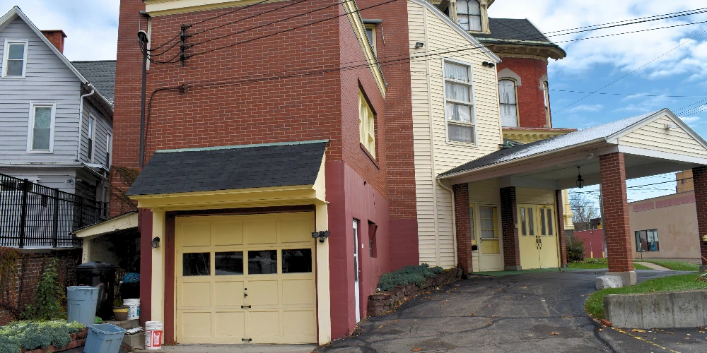 71 Main St
