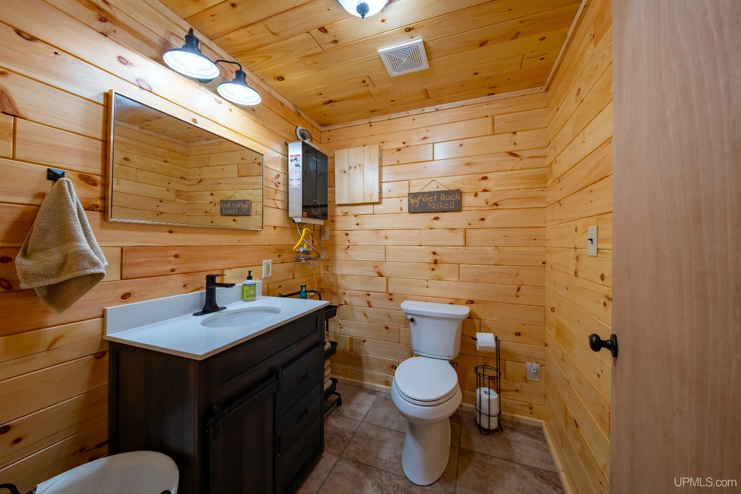 890 Acre Turn-Key Trophy Deer Ranch in Michigan’s Beautiful Upper Peninsula