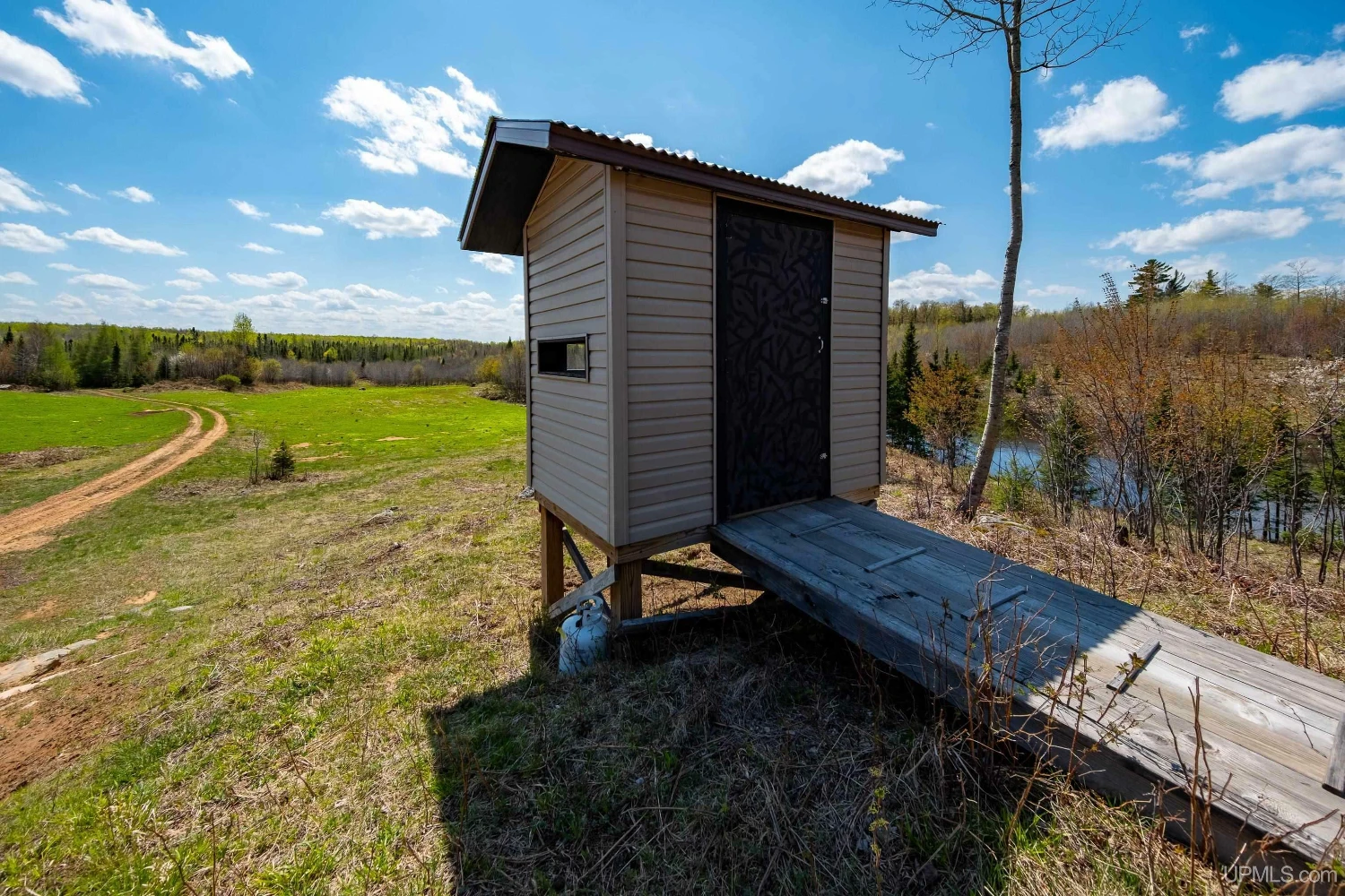 890 Acre Turn-Key Trophy Deer Ranch in Michigan’s Beautiful Upper Peninsula