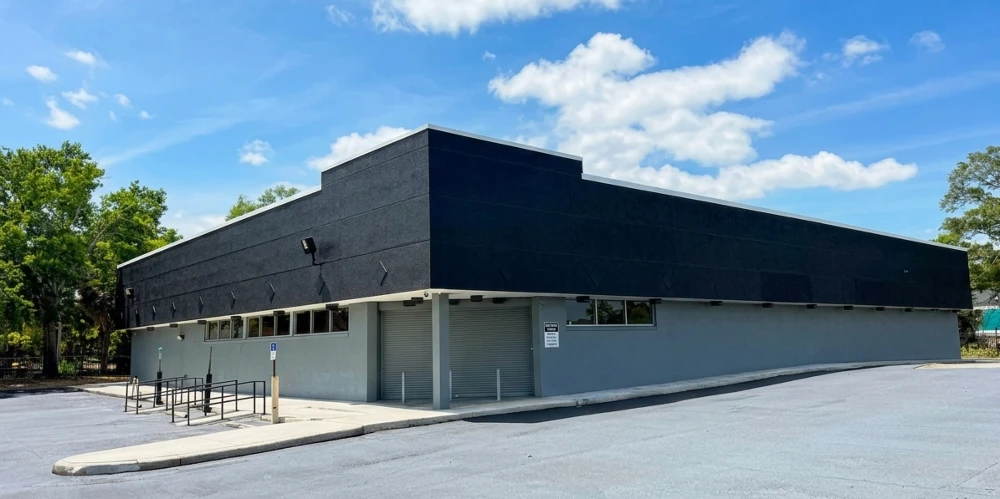 PREMIER TAMPA SHOWROOM- 13,296 SF Freestanding Building 1.42 ACRES  Signalized corner  LED Billboard Signage