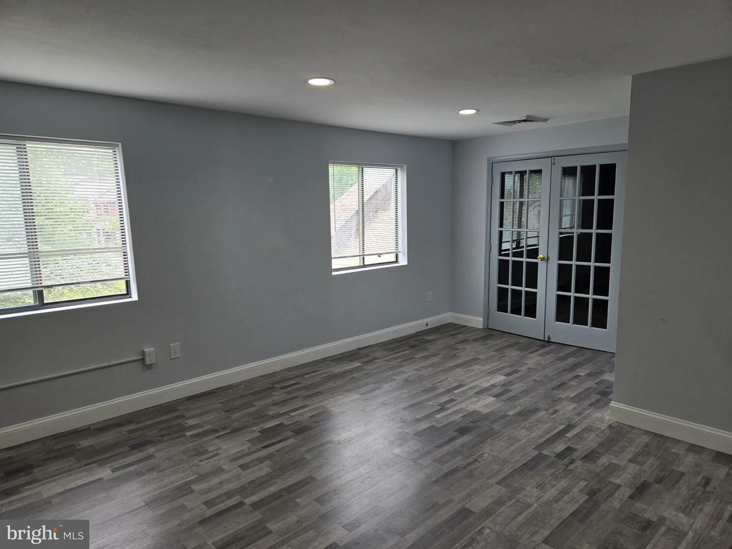 Well-Maintained Office Building in St. Charles Business Corridor