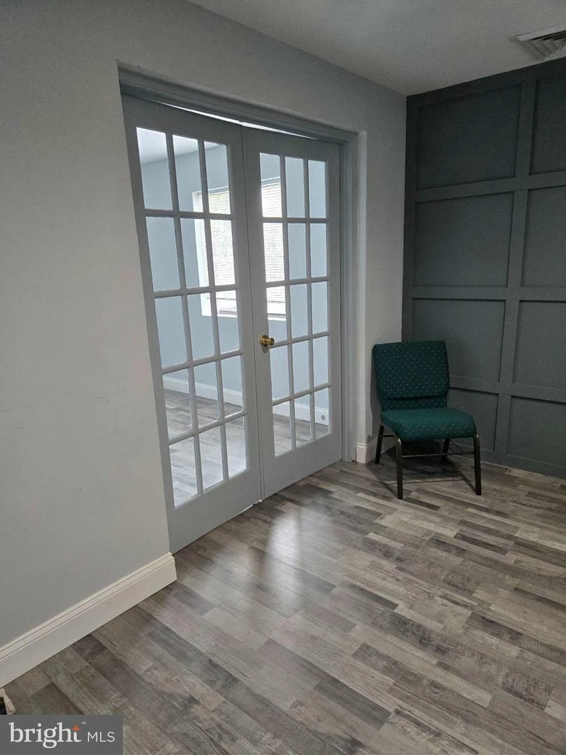 Well-Maintained Office Building in St. Charles Business Corridor