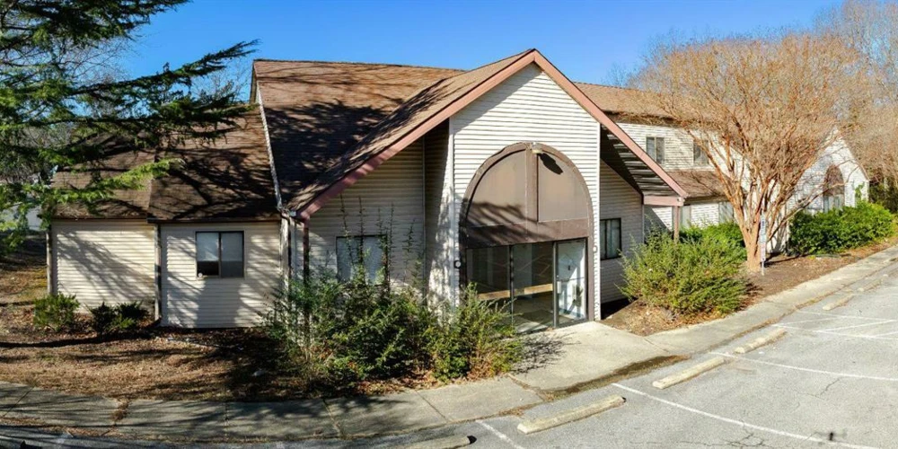 Well-Maintained Office Building in St. Charles Business Corridor