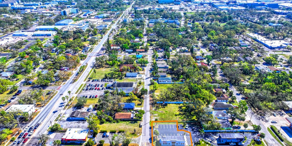 High Visibility Retail / Office Building on U.S. 41 / Tamiami Trail