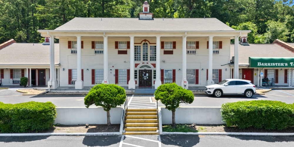 Strong Value-Add Opportunity | 32-Unit EconoLodge by Choice Hotels 
