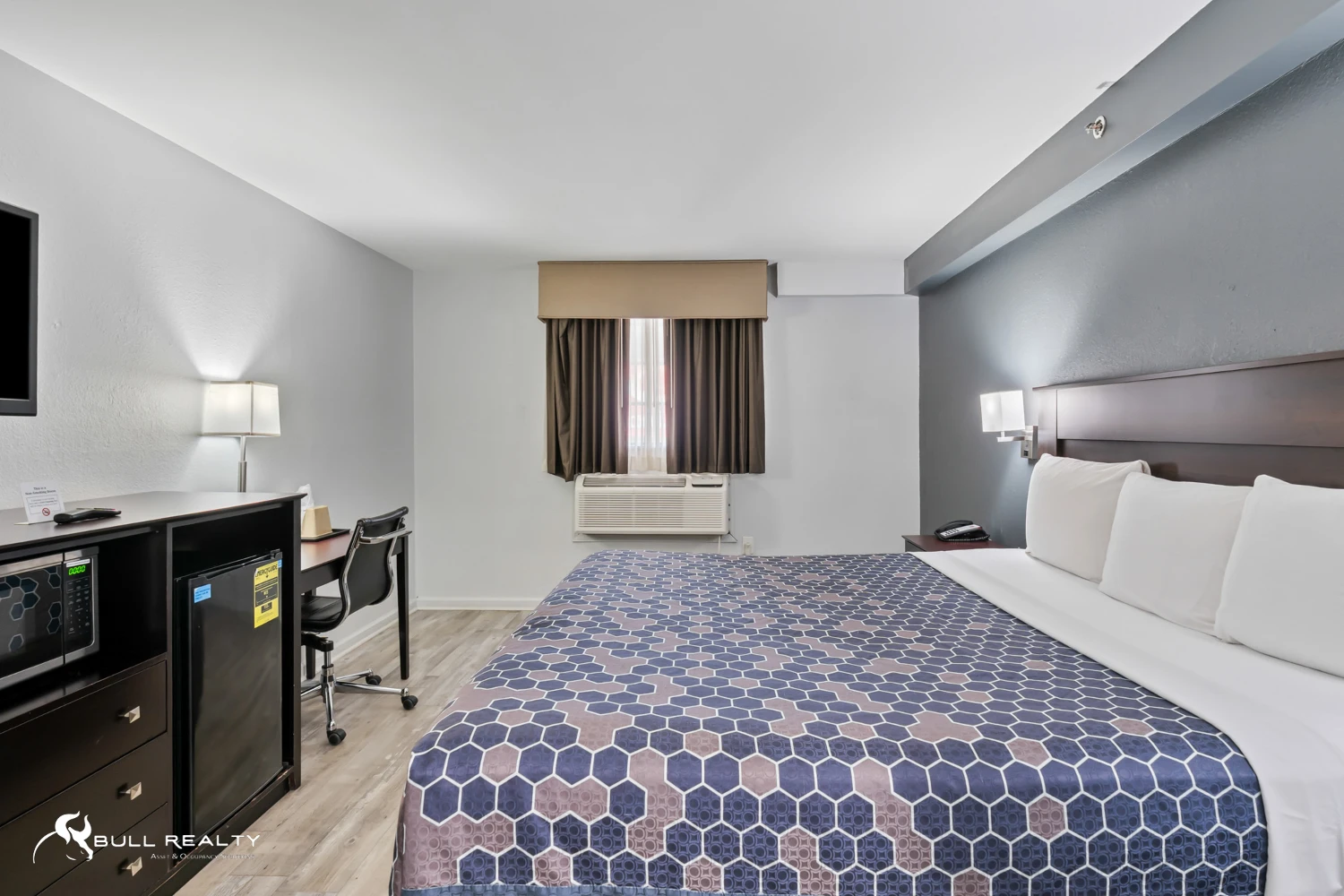 Strong Value-Add Opportunity | 32-Unit EconoLodge by Choice Hotels 