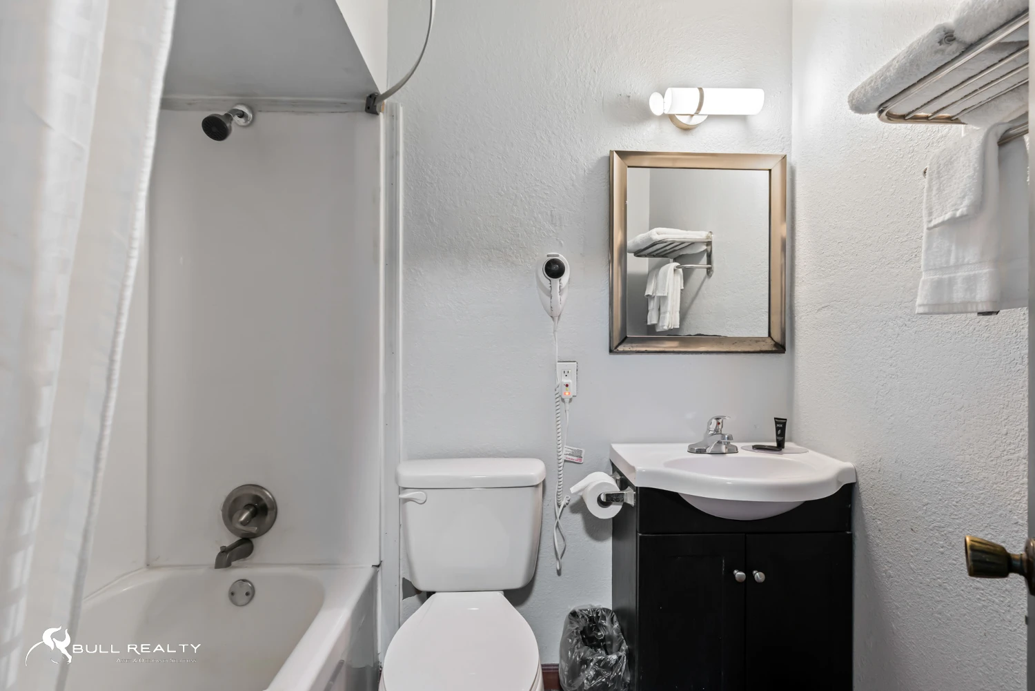 Strong Value-Add Opportunity | 32-Unit EconoLodge by Choice Hotels 