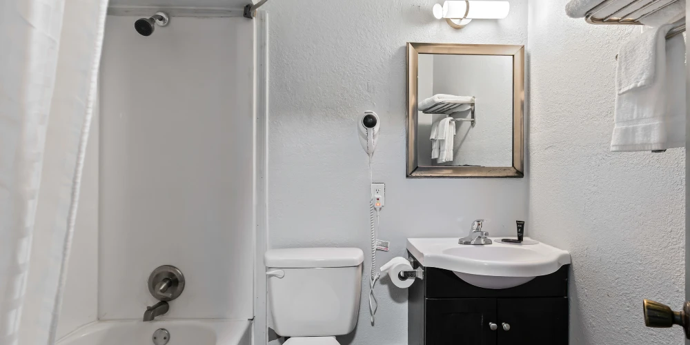 Strong Value-Add Opportunity | 32-Unit EconoLodge by Choice Hotels 