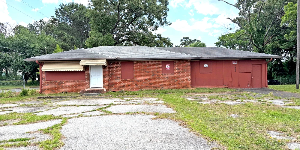 Value-Add Light Industrial Redevelopment Opportunity | ±1,454 SF