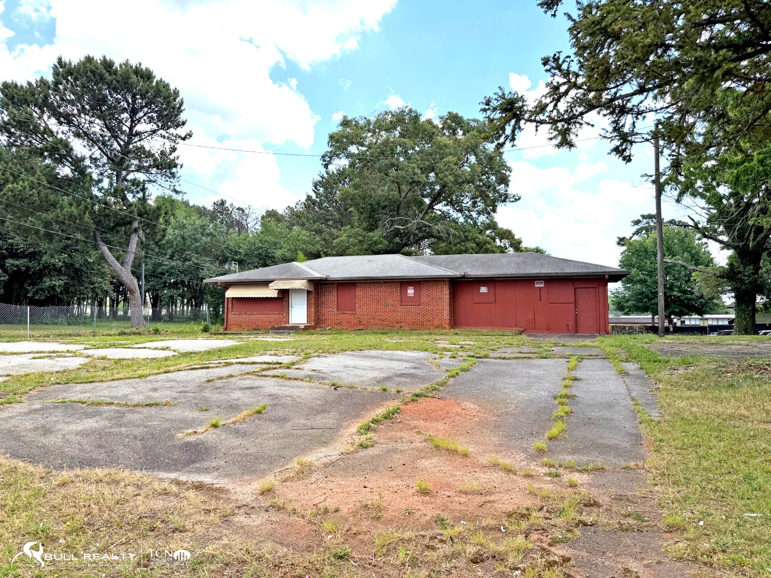Value-Add Light Industrial Redevelopment Opportunity | ±1,454 SF