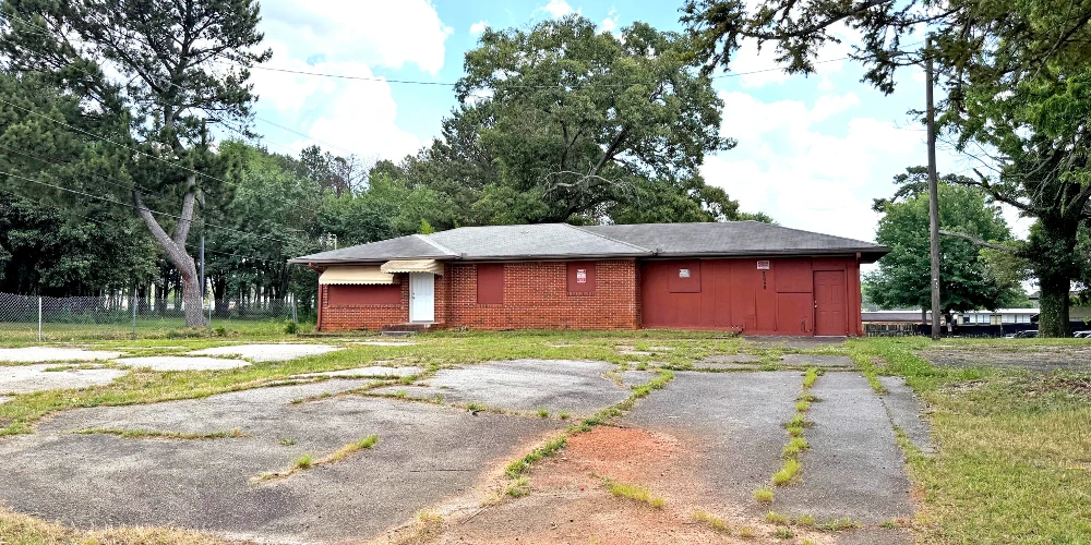 Value-Add Light Industrial Redevelopment Opportunity | ±1,454 SF