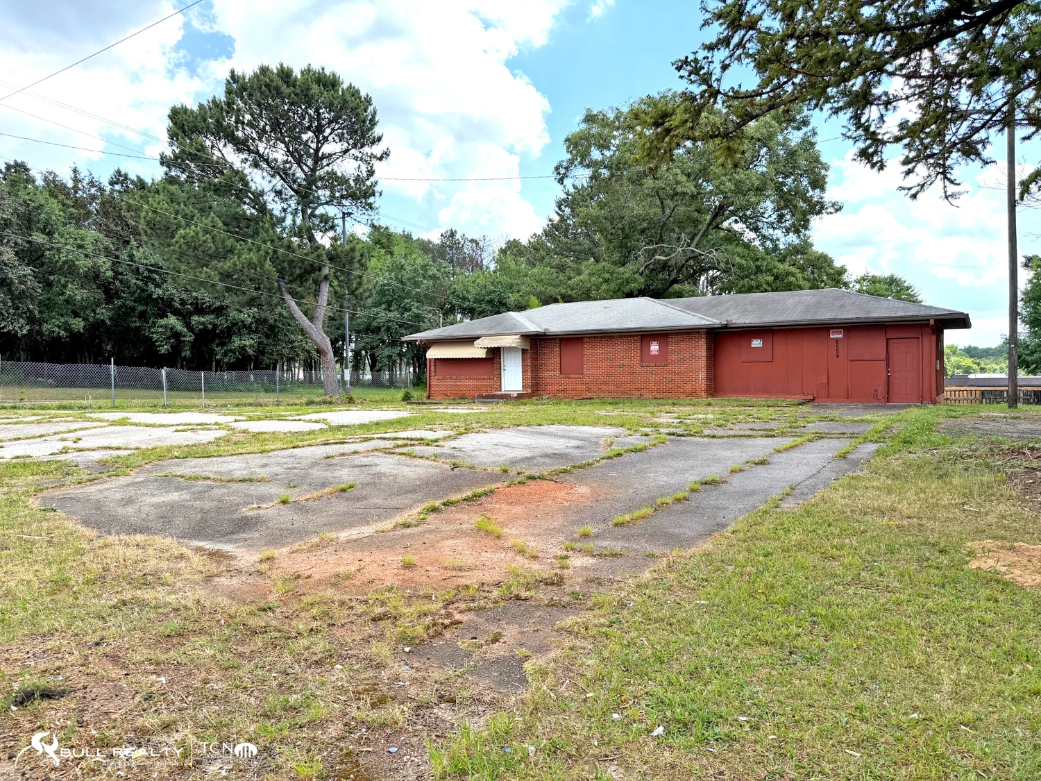 Value-Add Light Industrial Redevelopment Opportunity | ±1,454 SF