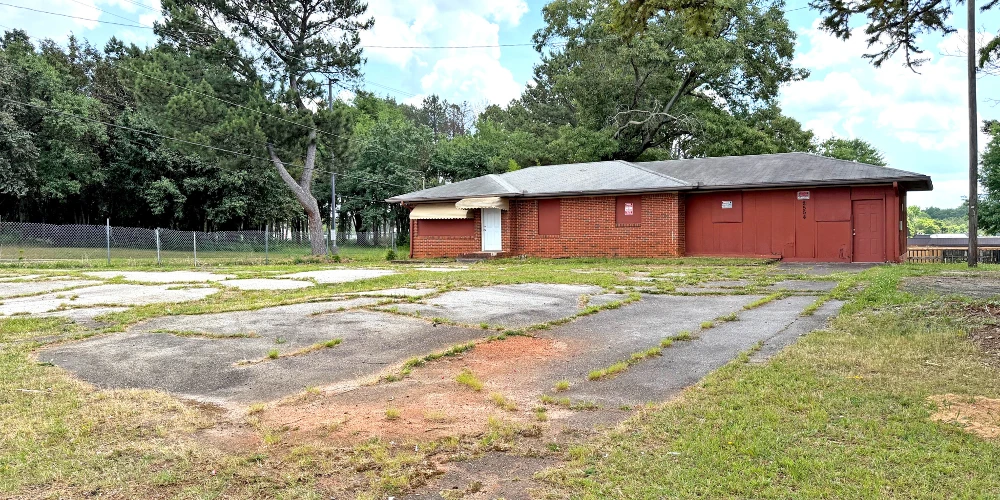 Value-Add Light Industrial Redevelopment Opportunity | ±1,454 SF