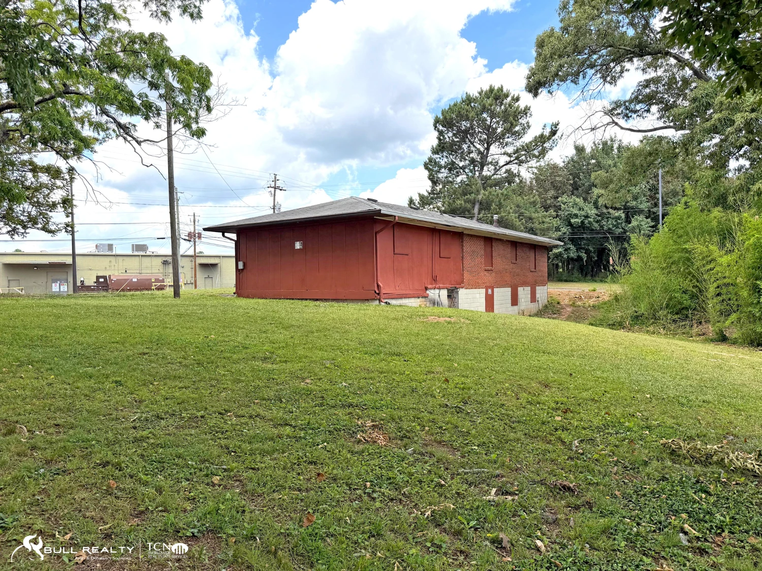 Value-Add Light Industrial Redevelopment Opportunity | ±1,454 SF
