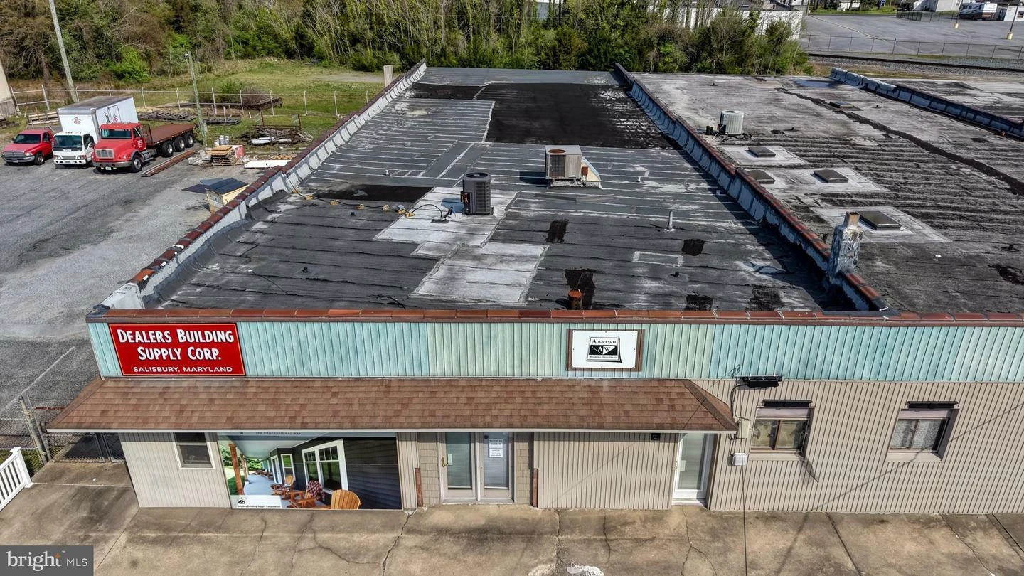 Exceptional Industrial/Flex Warehouse Opportunity