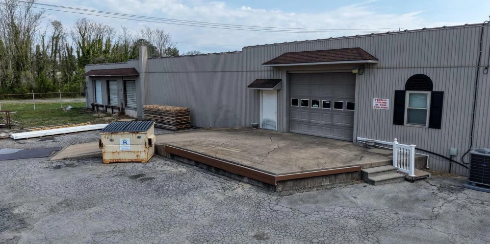Exceptional Industrial/Flex Warehouse Opportunity