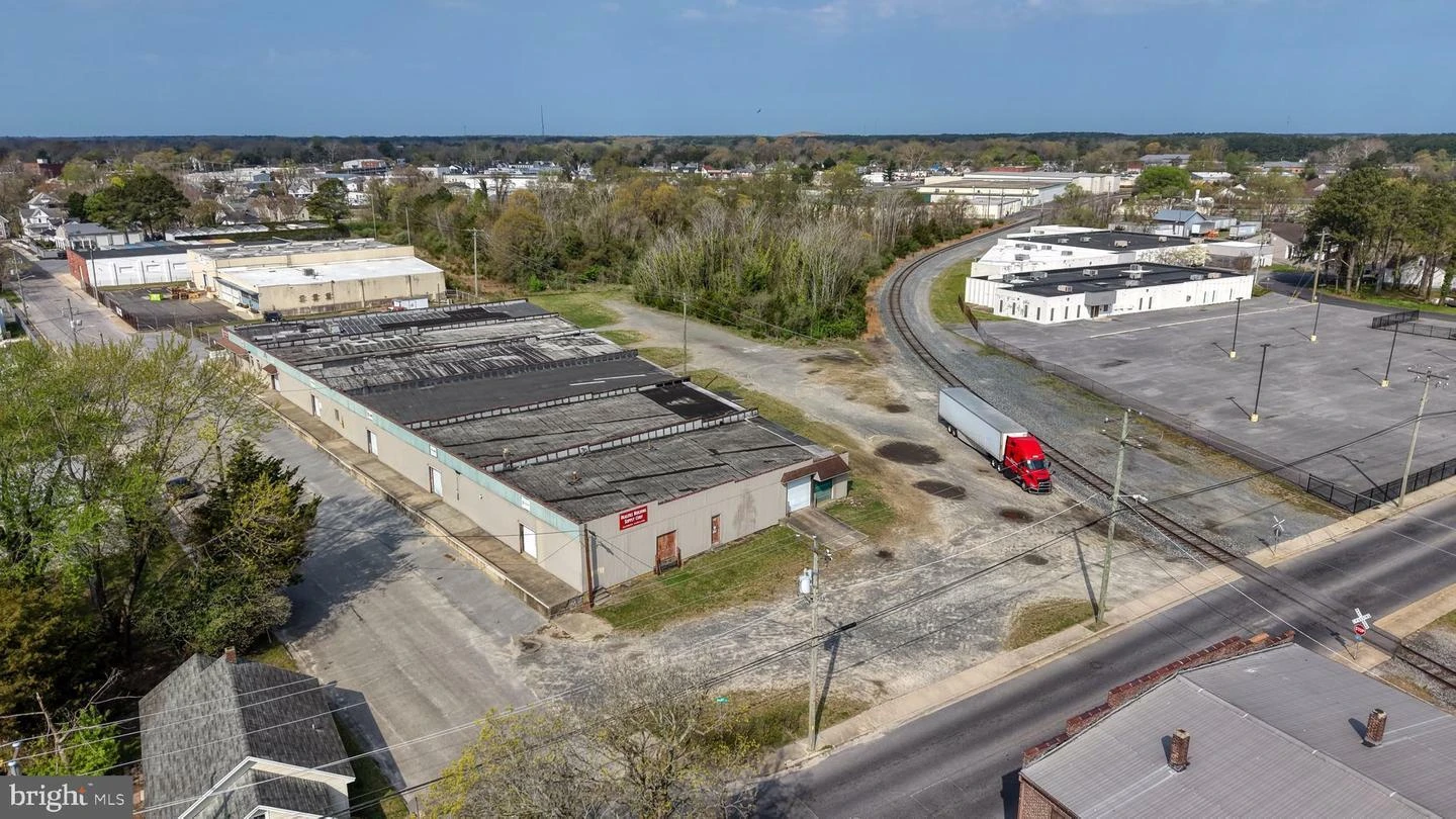 Exceptional Industrial/Flex Warehouse Opportunity