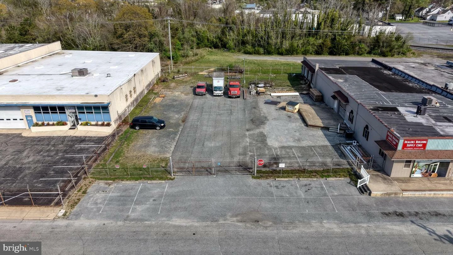 Exceptional Industrial/Flex Warehouse Opportunity