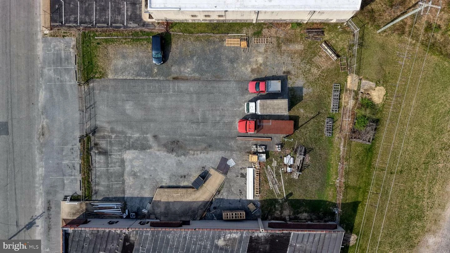Exceptional Industrial/Flex Warehouse Opportunity