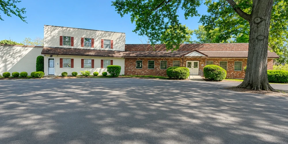 Medical/Office/Day Care/Storage Use Building