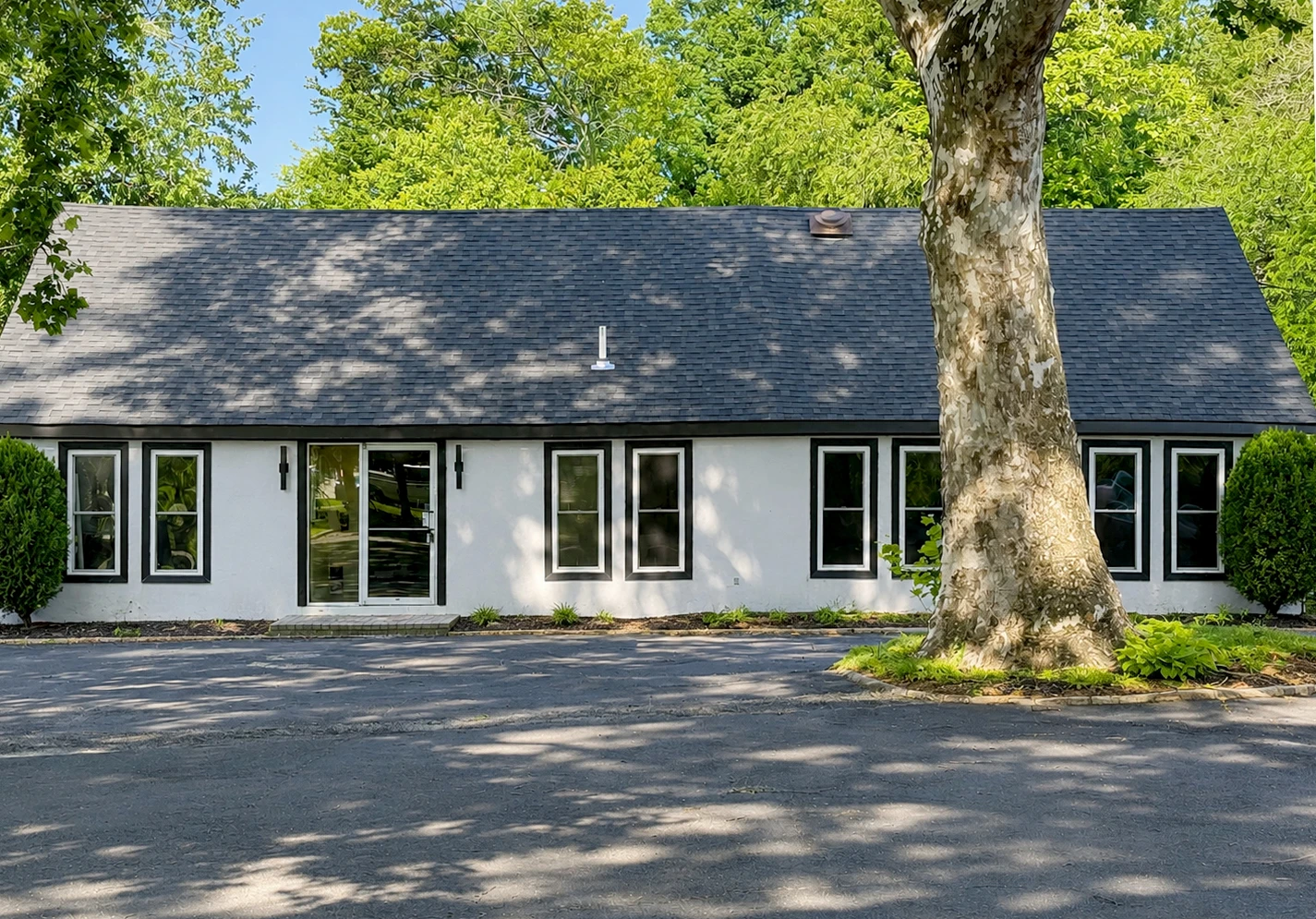 Medical/Office/Day Care/Storage Use Building