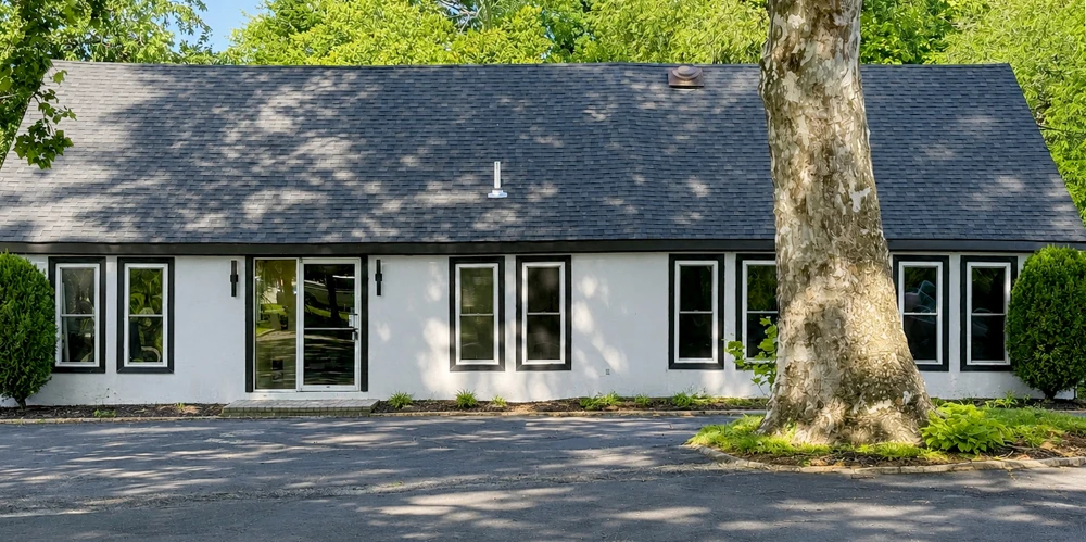 Medical/Office/Day Care/Storage Use Building