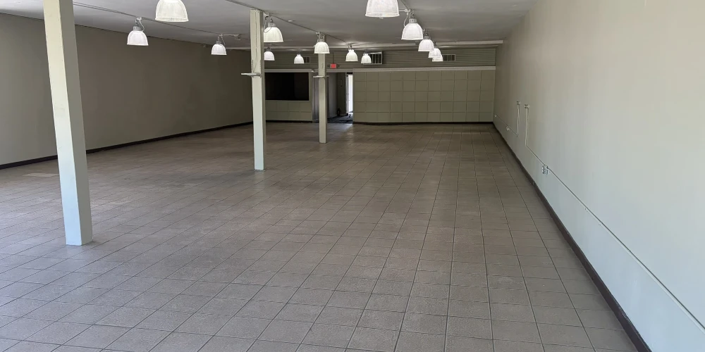 Eastpointe - Single-Tenant Retail/Office Building