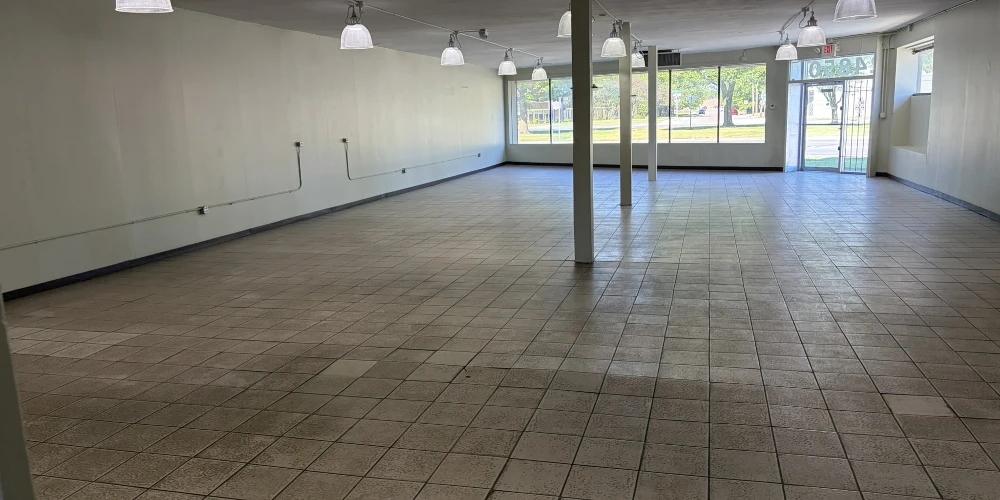 Eastpointe - Single-Tenant Retail/Office Building