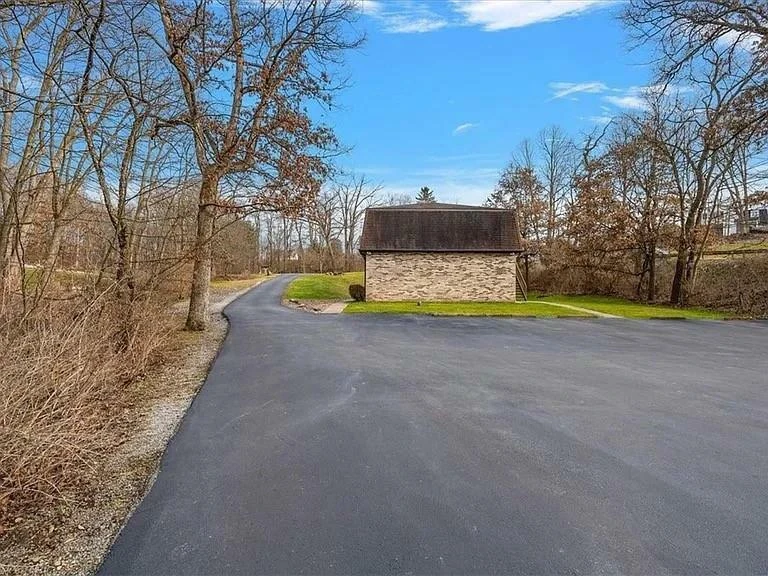 108 Oak Drive, Saxonburg, PA for sale