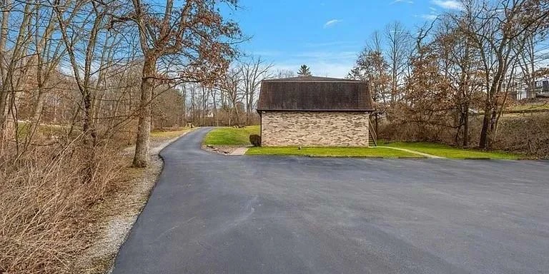 108 Oak Drive, Saxonburg, PA for sale