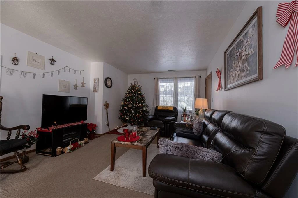108 Oak Drive, Saxonburg, PA for sale