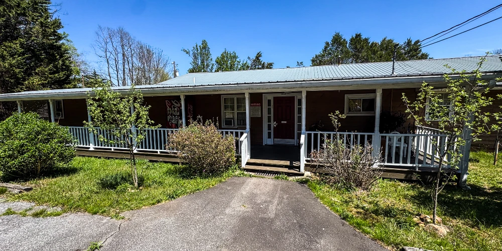 Former Personal Care Facility with Conversion Potential | ±12,037 SF