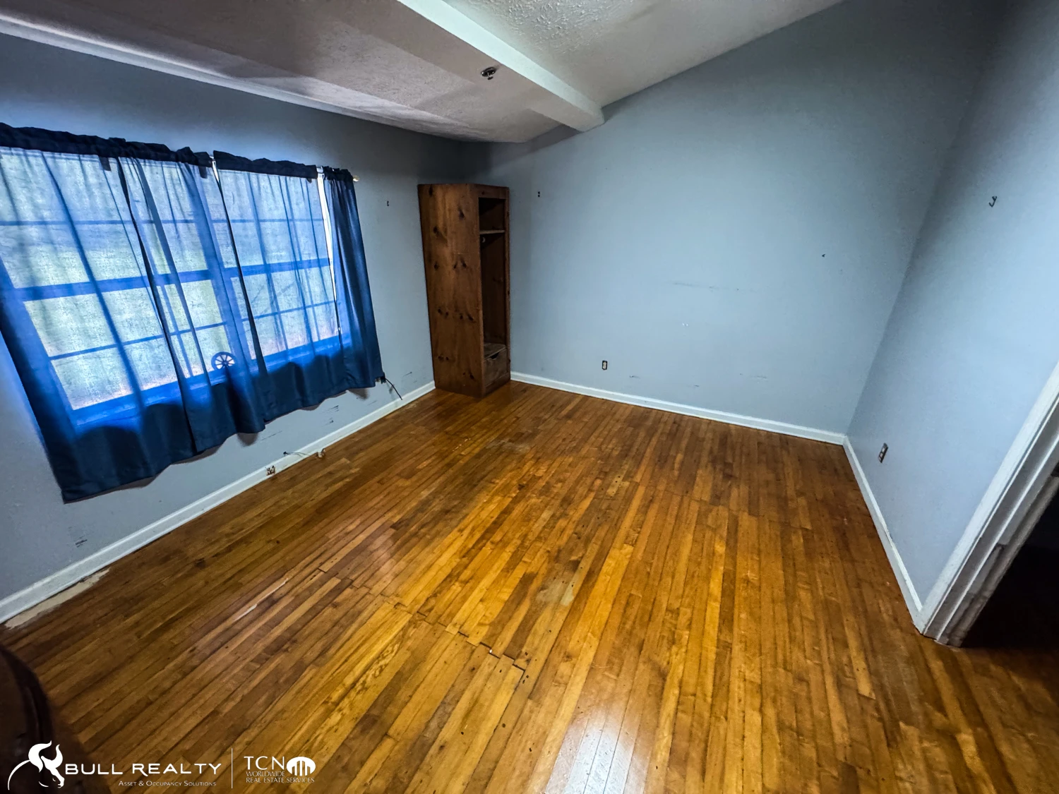 Former Personal Care Facility with Conversion Potential | ±12,037 SF