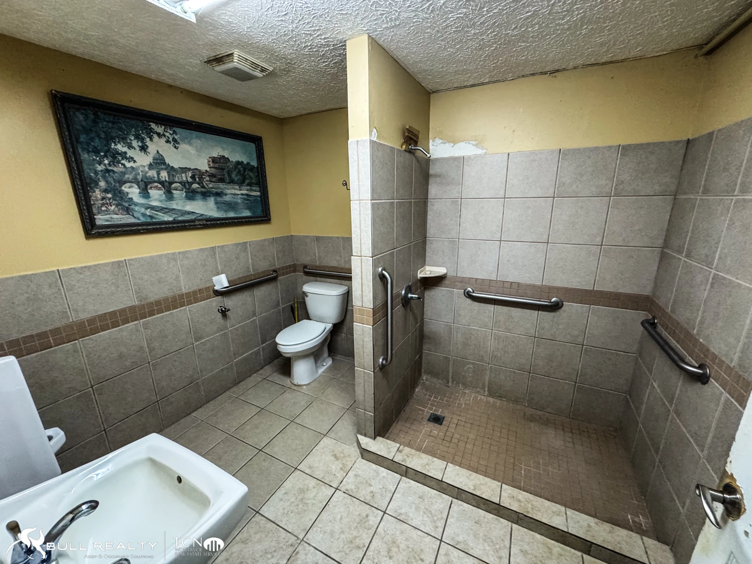 Former Personal Care Facility with Conversion Potential | ±12,037 SF