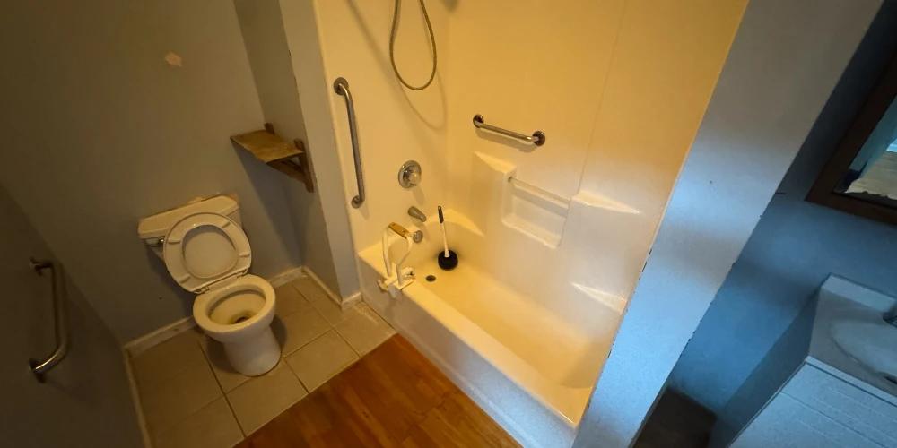 Former Personal Care Facility with Conversion Potential | ±12,037 SF