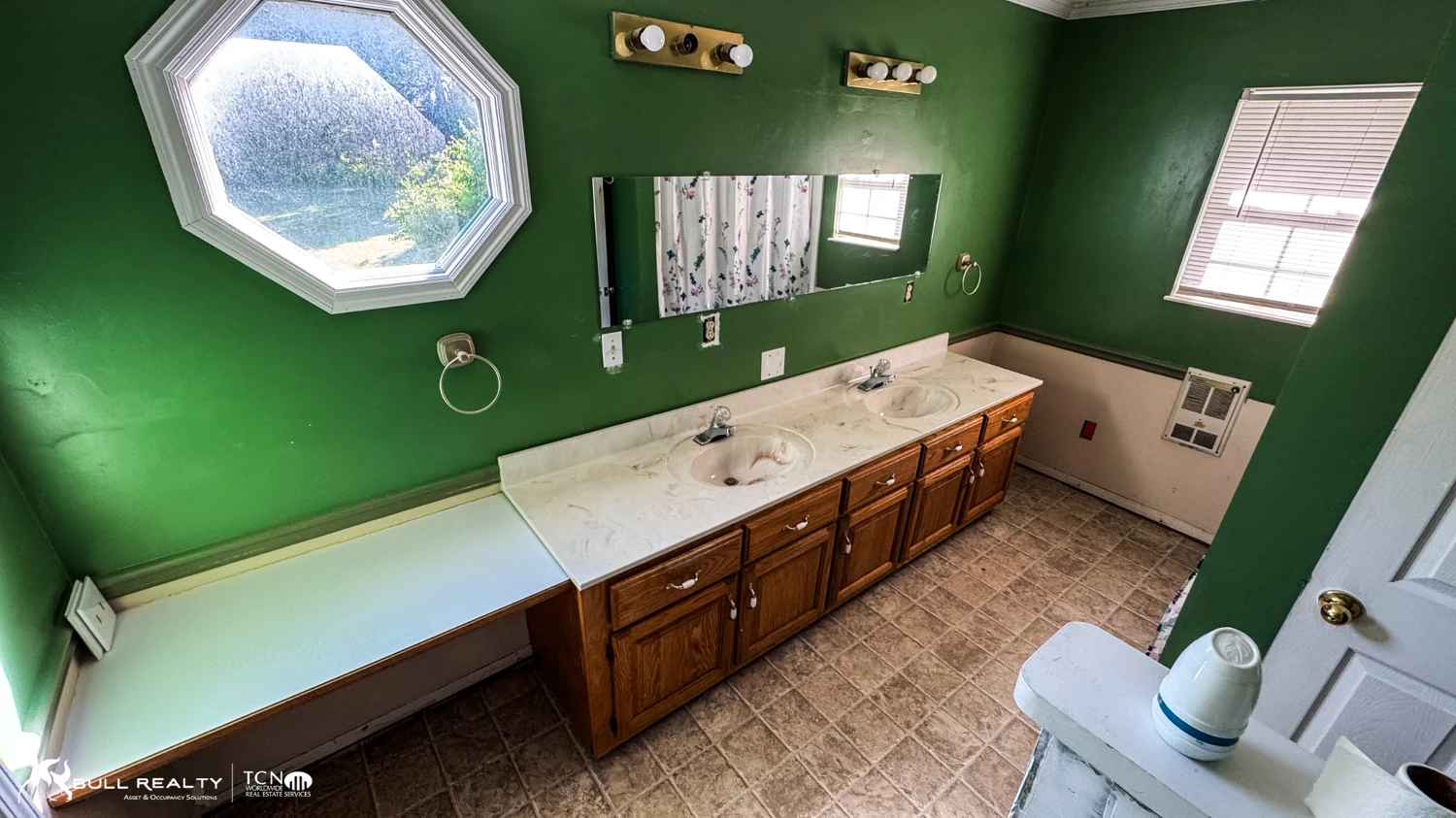 Former Personal Care Facility with Conversion Potential | ±12,037 SF
