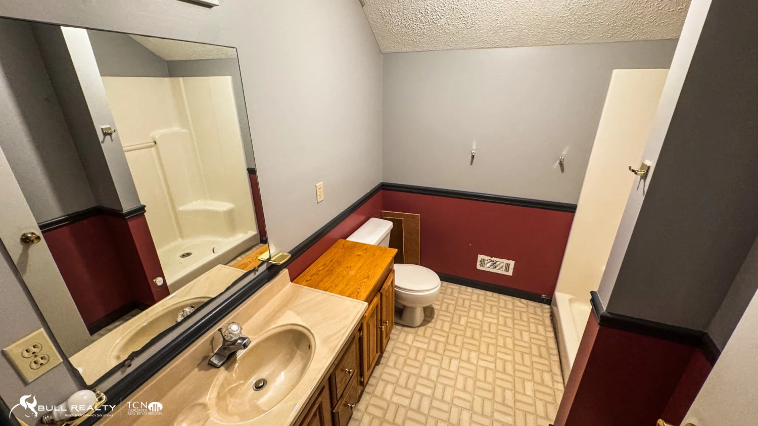 Former Personal Care Facility with Conversion Potential | ±12,037 SF