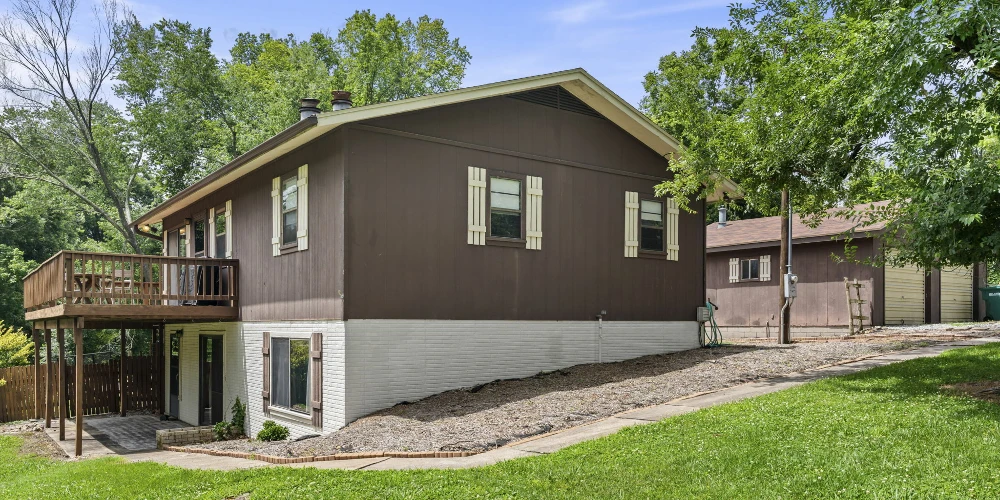 1810 Little Flock Dr - Little Flock