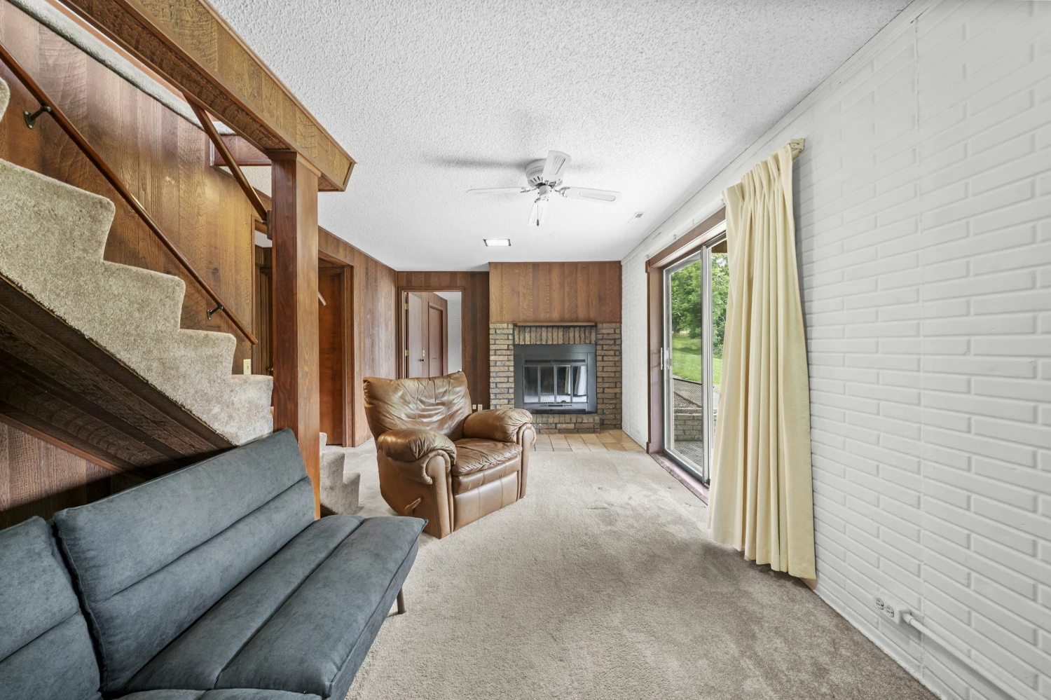 1810 Little Flock Dr - Little Flock