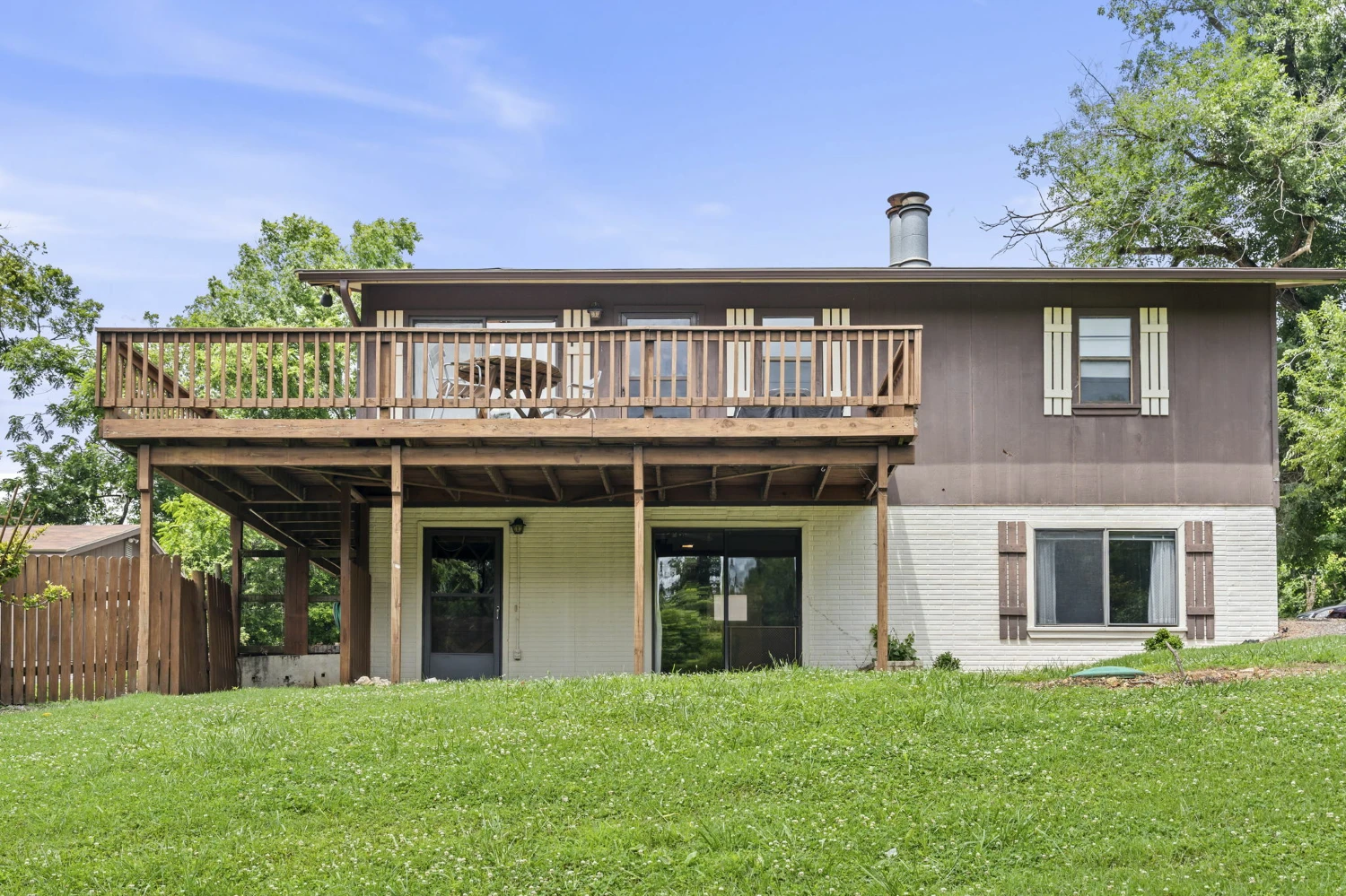 1810 Little Flock Dr - Little Flock
