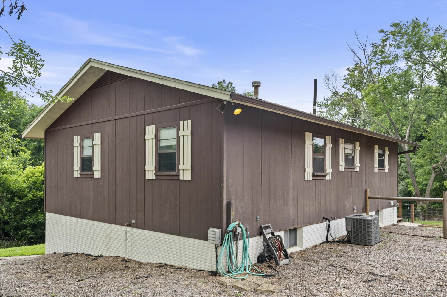 1810 Little Flock Dr - Little Flock