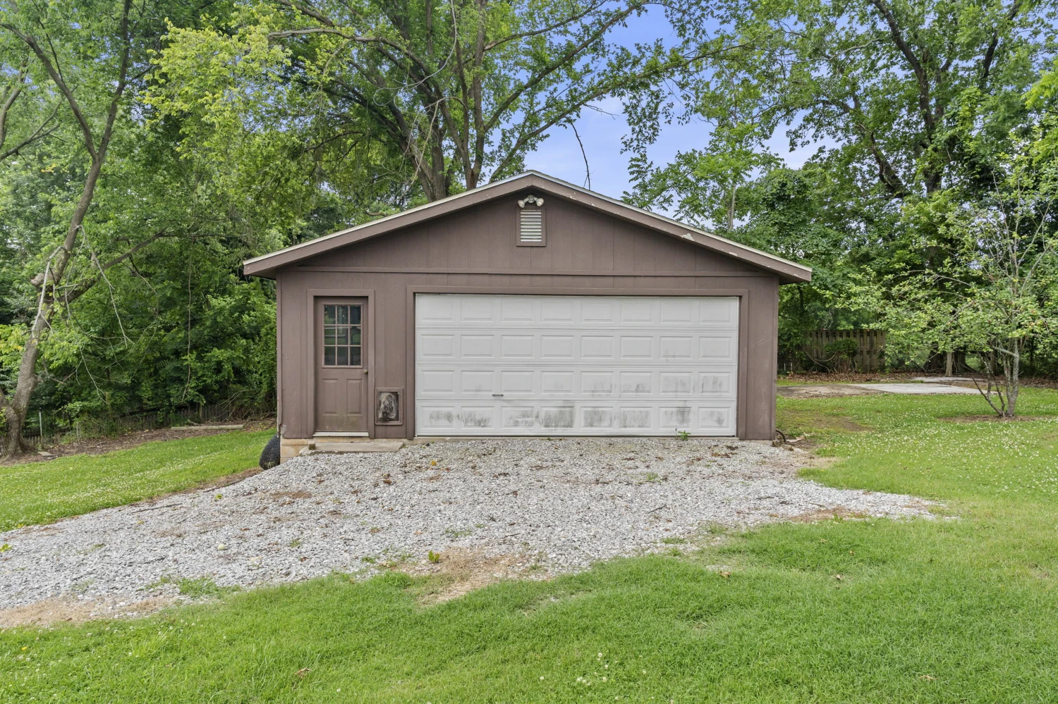 1810 Little Flock Dr - Little Flock
