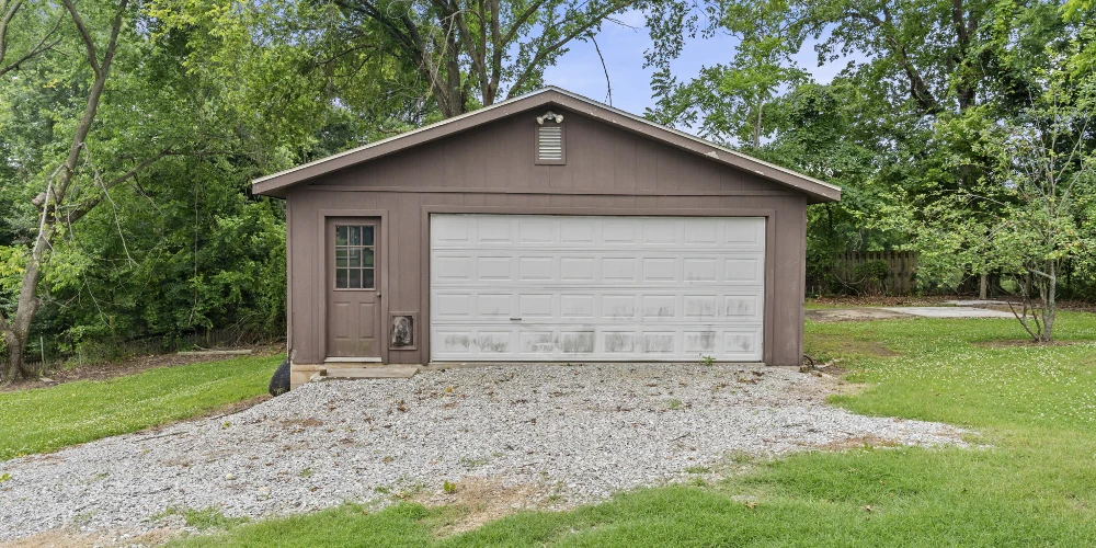 1810 Little Flock Dr - Little Flock