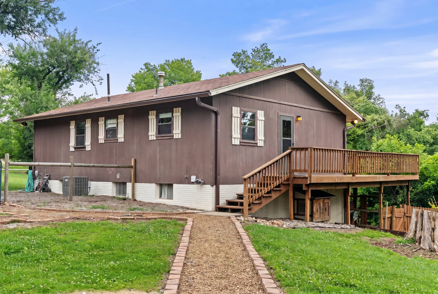 1810 Little Flock Dr - Little Flock