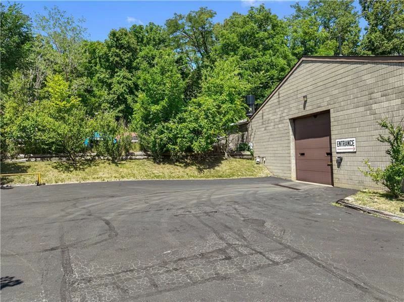 560 Hoover Rd, Pittsburgh, PA for sale