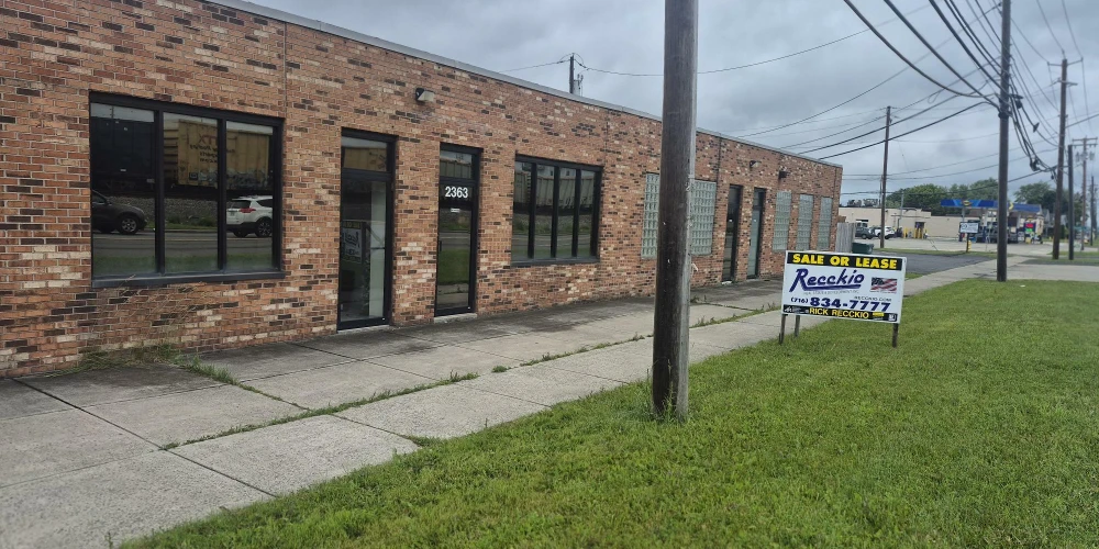 2363 Broadway St - 7,400+/- SF Multipurpose Commercial Building