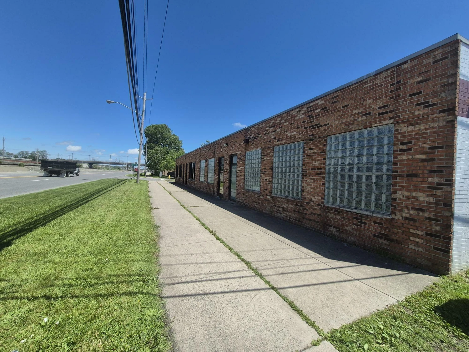 2363 Broadway St - 7,400+/- SF Multipurpose Commercial Building