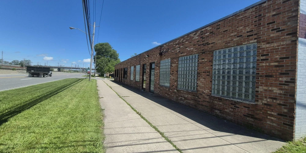 2363 Broadway St - 7,400+/- SF Multipurpose Commercial Building