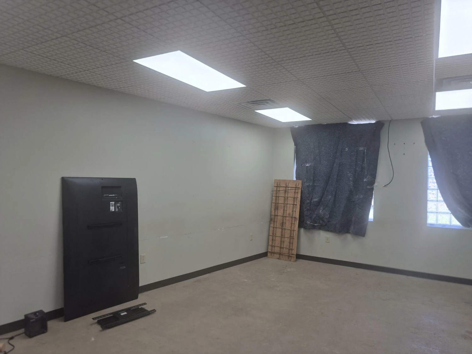 2363 Broadway St - 7,400+/- SF Multipurpose Commercial Building