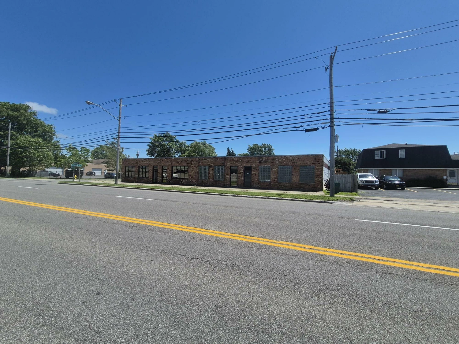 2363 Broadway St - 7,400+/- SF Multipurpose Commercial Building